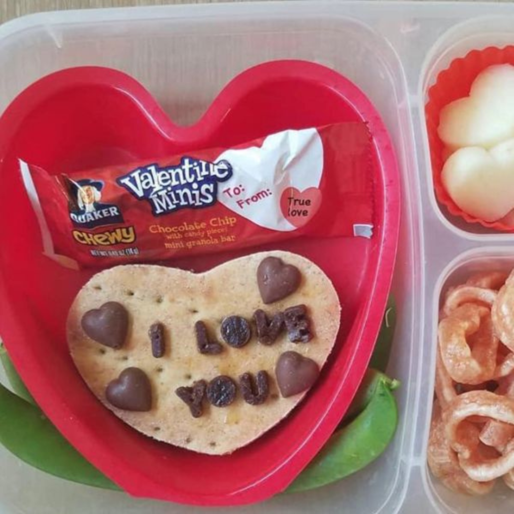  kids' snack in a bento lunchbox with Quaker granola bar 