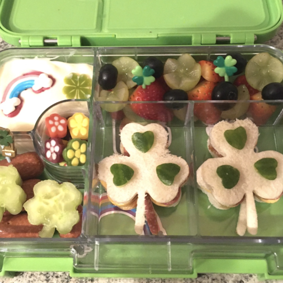 St Patrick's Day lunchbox ideas for kids with Lucky shamrock-shaped sandwich by kidcatveggiefood on Teuko